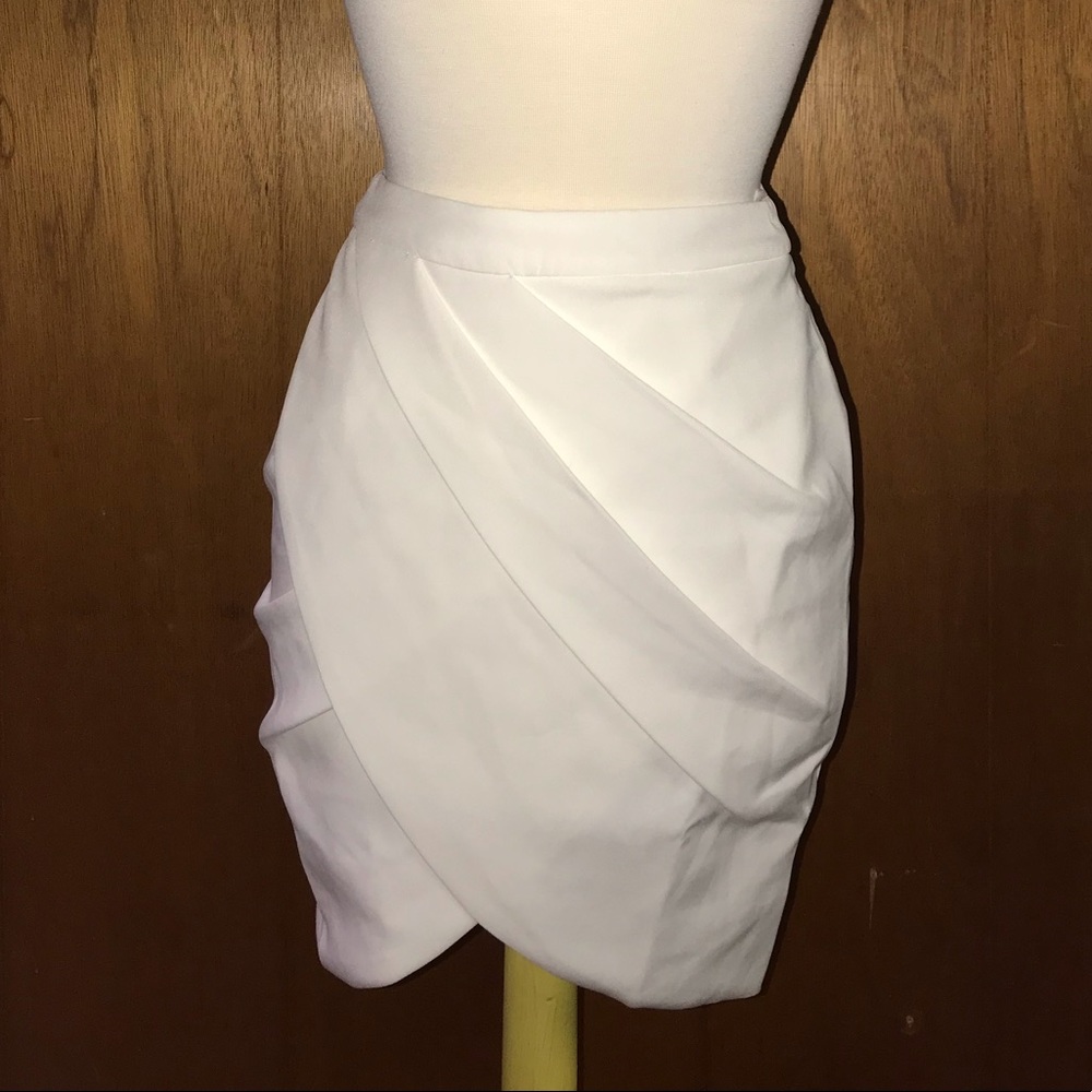 Saboskirt White Drape Skirt